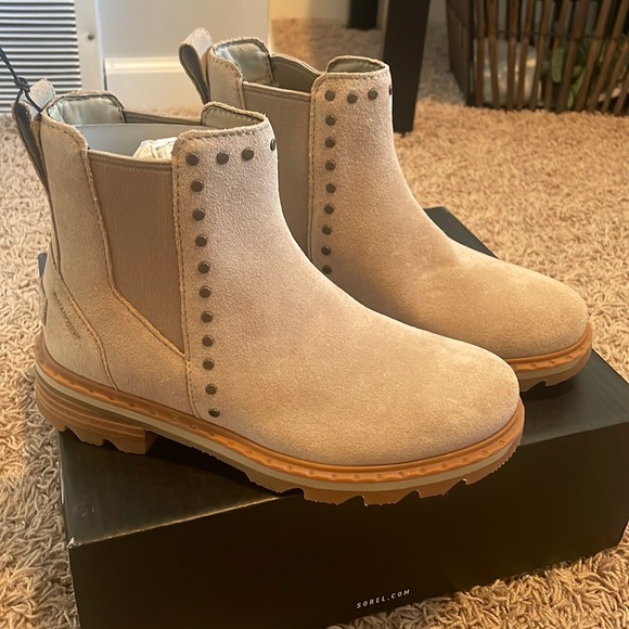 sorel sandy tan